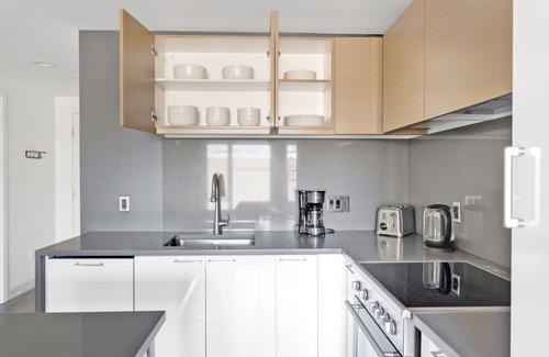 West Fens Apartment | Amazing Fenway Studio w/W/D, Conc, & Gym, near T, by Blueground