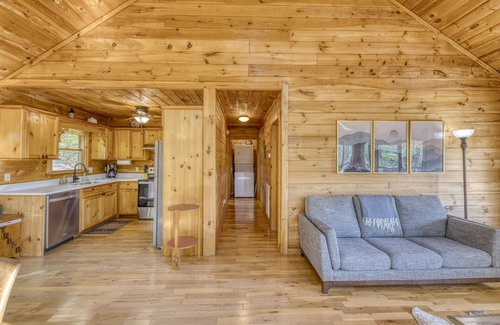 Blue Ridge House | Amazing Foliage Views + Mountain View + Hot Tub + Fire Pit + Wrap-around Deck