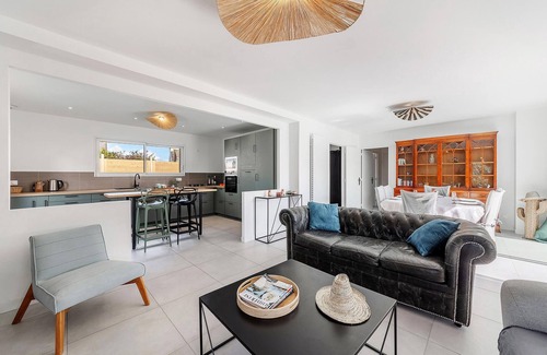 Saint-Meloir-des-Ondes House | Amazing home in Saint-Méloir-des-Ondes