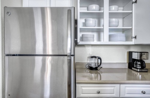 Central District Apartment | Amazing Fremont 2BR w/Pool, W/D & Gym, near TJ & WF, by Blueground