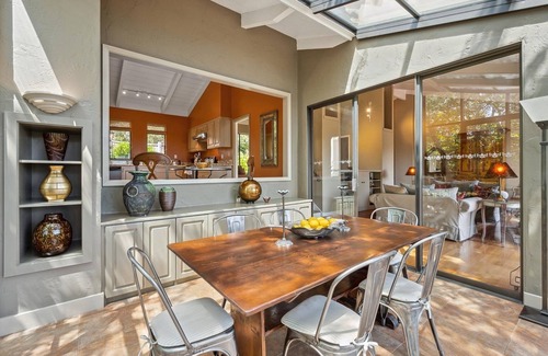 Sonoma House | Amazing Get-Away! Enjoy the Views! Relax on Deck or by Pool. Minutes to Plaza.n