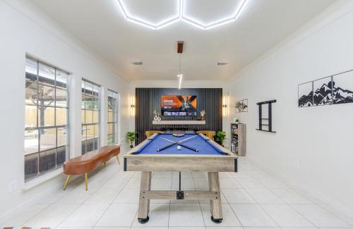 Katy House | Amazing Getaway Home - 4 Bedrooms 2,5 Baths - West Houston, Katy, Richmond - Huge Pool, Mini-Golf, PingPong, Billards, BBQ, Katy Asian Town, Typhoon Waterpark, King Bed