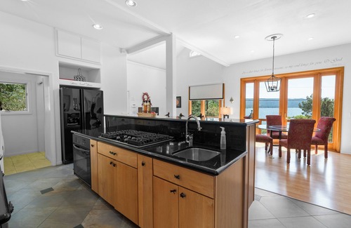 Fawnskin Cabin | Amazing Grace - Fireplace, Jet Tub, Deck, Lake View