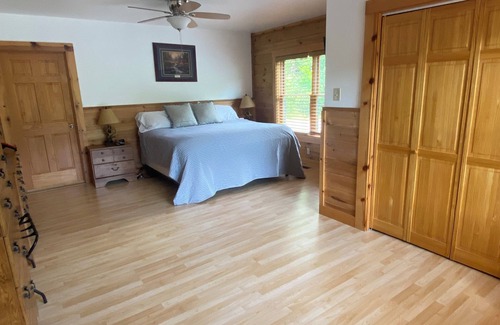 Luray Cabin | Amazing Grace only minutes to town and local attractions