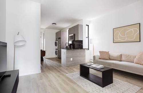 Greenpoint Apartment | Amazing Greenpoint 2BR w/Laundry & A/C, by Blueground
