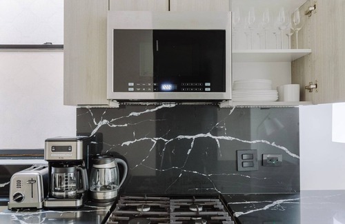 Greenpoint Apartment | Amazing Greenpoint 2BR w/Laundry & A/C, by Blueground