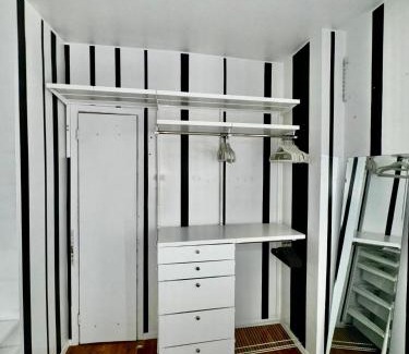 Hunters Point Apartment | Amazing Ground Floor 2 Bedrooms in NYC Subway crossing the street and one station to Manhattan