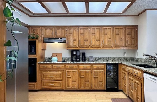 Garland House | *AMAZING GROUP HOUSE* PRIVATE POOL & GAME ROOM