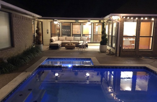 Garland House | *AMAZING GROUP HOUSE* PRIVATE POOL & GAME ROOM