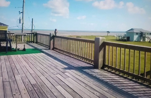 Port Bolivar House | Amazing Gulf Views, short walking distance to beach