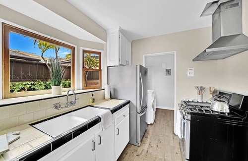 Central San Pedro House | Amazing Harbor VIews, 3BR /2Ba Spanish Style, Minutes to Beach and Cruise Ports!
