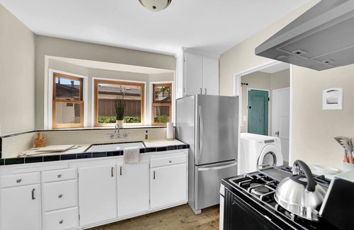 Central San Pedro House | Amazing Harbor VIews, 3BR /2Ba Spanish Style, Minutes to Beach and Cruise Ports!