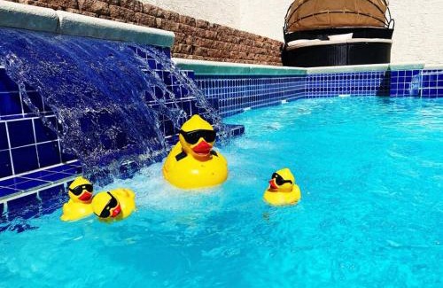 Spring Valley Villa | Amazing heated pool and private Hot tub 3br in heart of LV