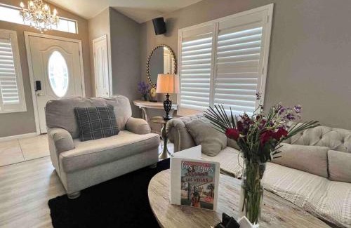 Spring Valley Villa | Amazing heated pool and private Hot tub 3br in heart of LV
