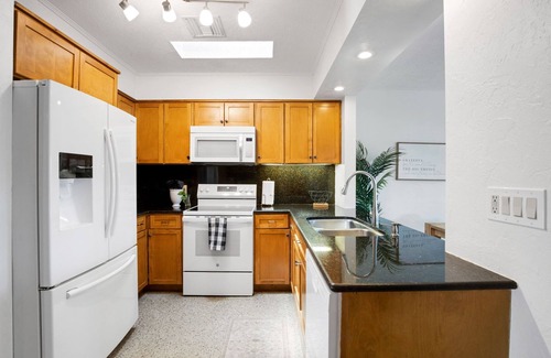 Palma Sola House | Amazing heated pool & spa just minutes from Anna Maria Island