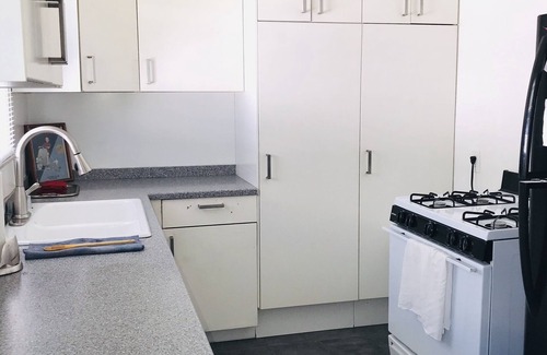 Hermosa Beach Apartment | AMAZING HERMOSA BEACH 1 BDRM : 30 SECONDS TO SAND
