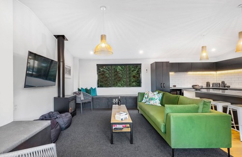 Queenstown House | Amazing Hillside Townhouse with Spa