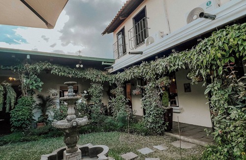Antigua Guatemala House | Amazing Historic Spanish House with AC, WIFI Cable and an amazing Courtyard.