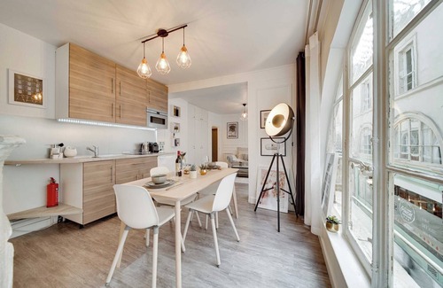Gaillon Apartment | AMAZING HISTORICAL PARISIEN APARTMENT NEXT TO LOUVRE AREA ! - 1