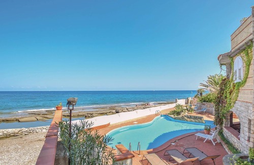Altavilla Milicia House | Amazing home in Altavilla Milicia PA