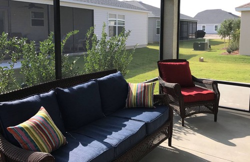Fruitland Park House | AMAZING Home! Beautifully decorated 3 bdrm 2 ba home in Pine Ridge. FREE WiFi