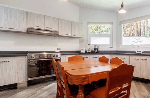 Valle de Atongo House | Amazing home for 10 people. "La Casa del Laurel"