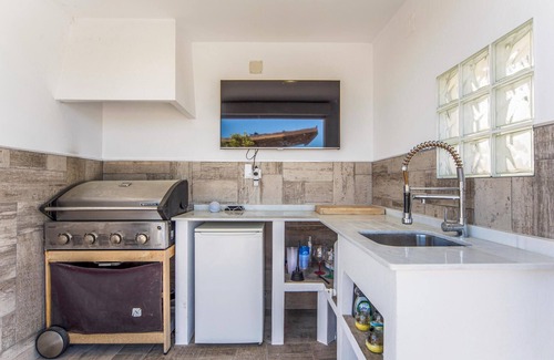 Ador House | Amazing home in Ador with kitchenette