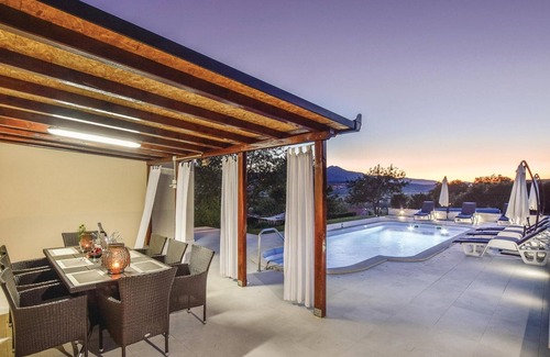 Bajagic House | Amazing home in Bajagic with WiFi
