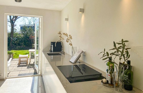 Bergen House | Amazing home in Bergen with WiFi
