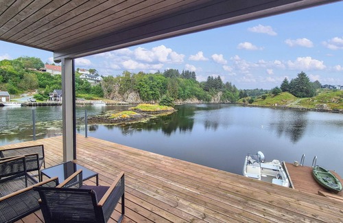 Meling House | Amazing home in Bremnes with WiFi