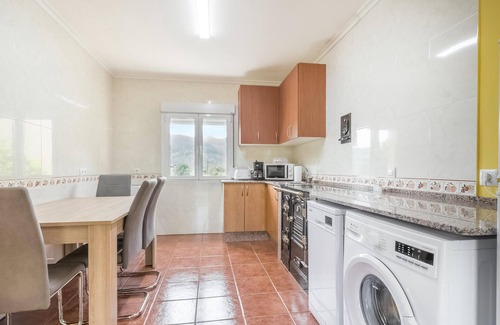 Sandiche House | Amazing home in Candamo with kitchen