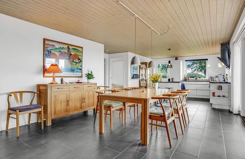 Øer Strand House | Amazing home in Ebeltoft with kitchen