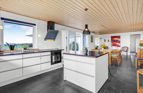 Øer Strand House | Amazing home in Ebeltoft with kitchen