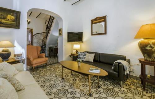 El Pedroso House | Amazing Home In El Pedroso With Wifi