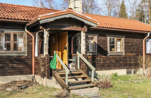 Enviken House | Amazing home in Enviken with lake view