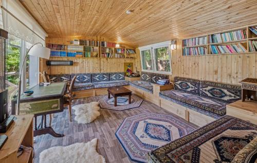 Falkensee House | Amazing Home In Falkensee With Kitchen