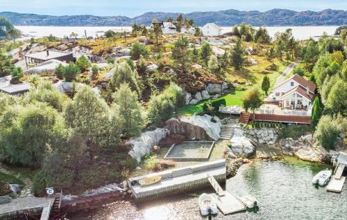 Fitjar House | Amazing Home In Fitjar With Wifi