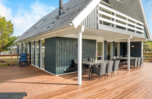 Bønnerup Strand House | Amazing home in Glesborg with sauna