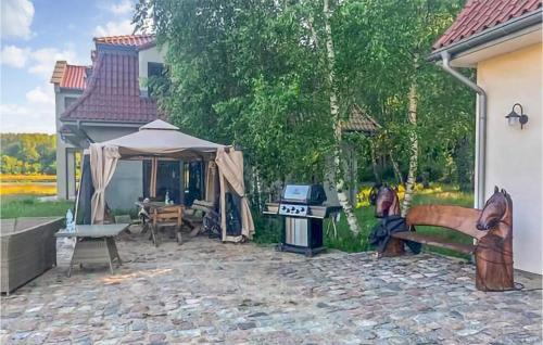 Gniewino House | Amazing Home In Gniewino With Kitchen