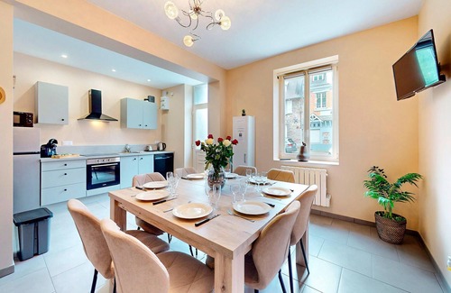 Haybes House | Amazing home in Haybes with WiFi