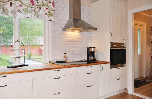 Katebol House | Amazing home in Hedekas with kitchen