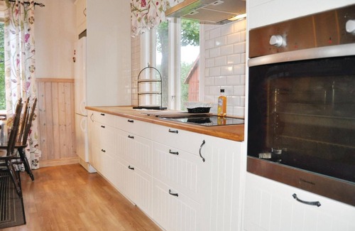 Katebol House | Amazing home in Hedekas with kitchen