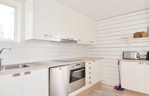 Henan House | Amazing home in Henån with WiFi