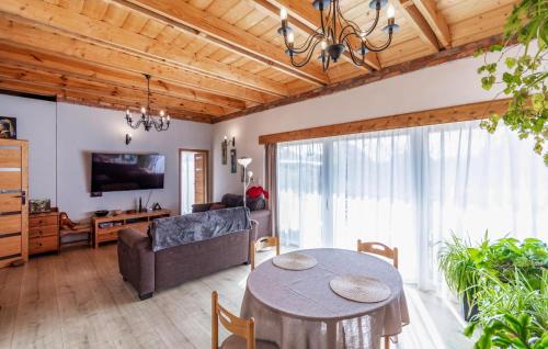 Lisewiec House | Amazing Home In Jagatowo With Kitchen