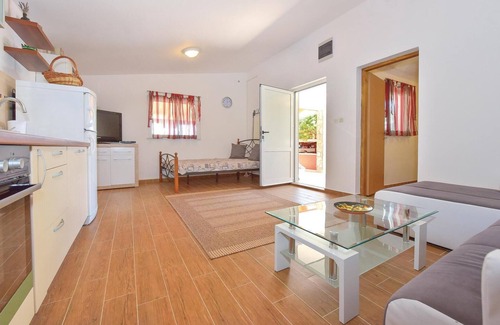 Jezera House | Amazing home in Jezera with WiFi