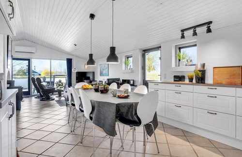 Pøt Strandby House | Amazing home in Juelsminde with sauna