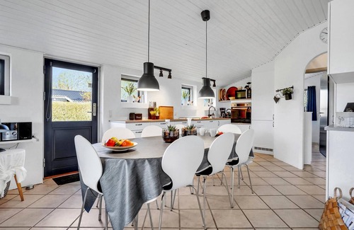 Pøt Strandby House | Amazing home in Juelsminde with sauna