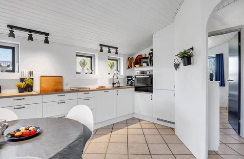 Pøt Strandby House | Amazing home in Juelsminde with sauna