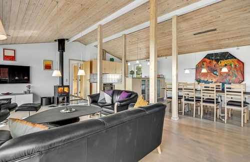 Knebel House | Amazing home in Knebel with WiFi