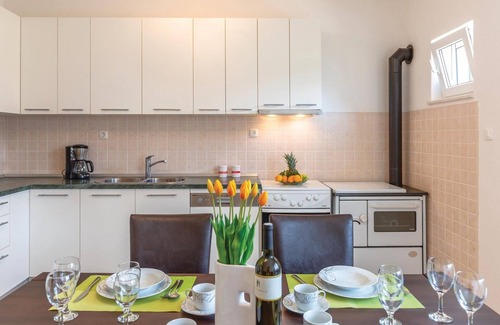 Sestanovac House | Amazing home in Kresevo with WiFi